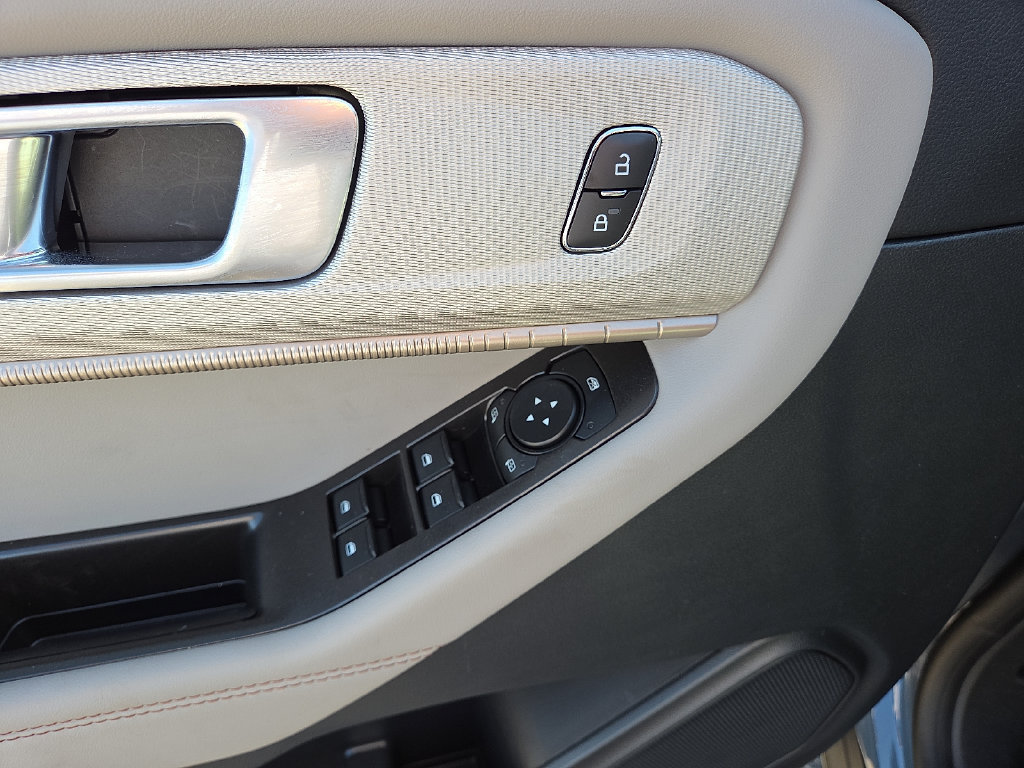New 2027 Ford Explorer Active w/ Active Comfort Package RWD image 21