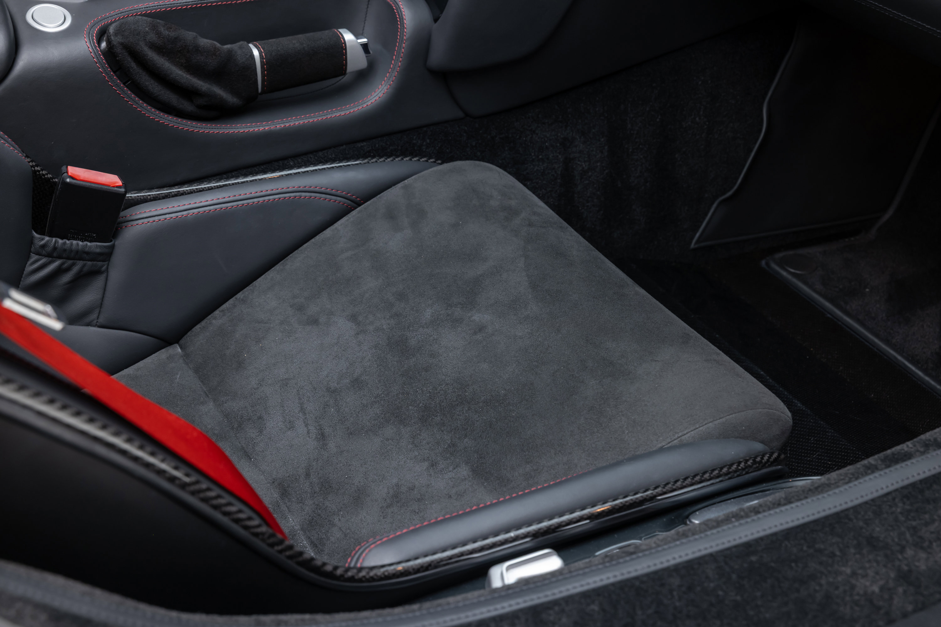 Used 2009 Mercedes-Benz SLR image 35