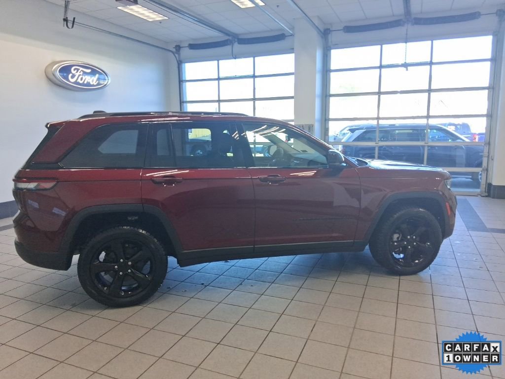 Used 2023 Jeep Grand Cherokee Limited w/ Black Appearance Package image 19