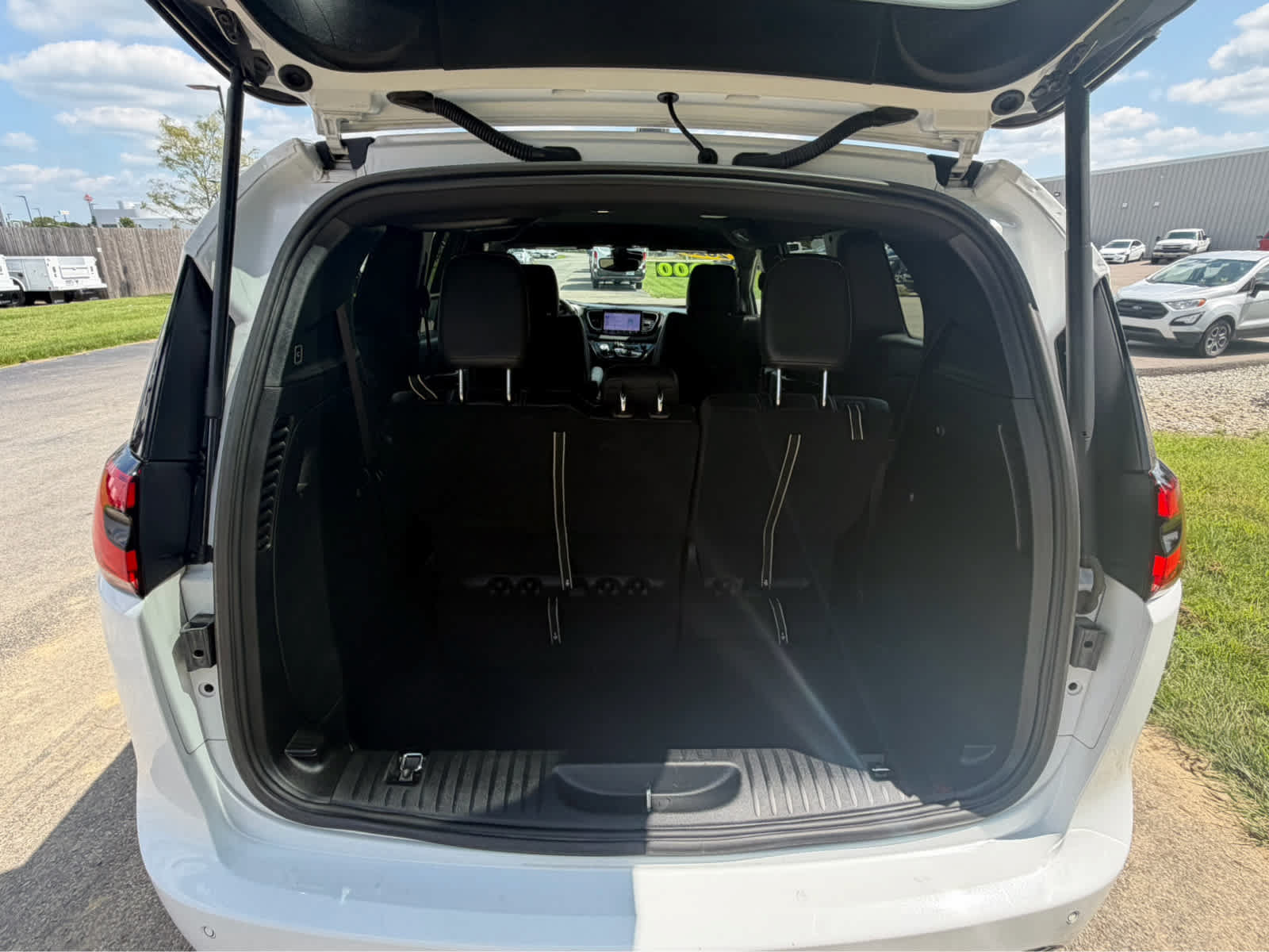 Used 2025 Chrysler Pacifica Select FWD image 35