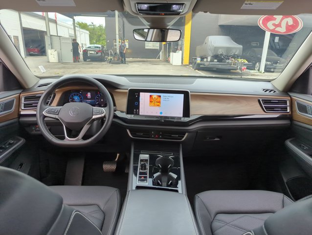 Used 2025 Volkswagen Atlas SE FWD image 25