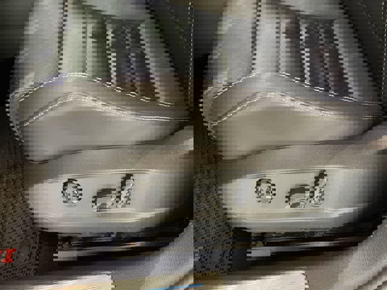 Used 2016 Volkswagen Golf R 4-Door image 12