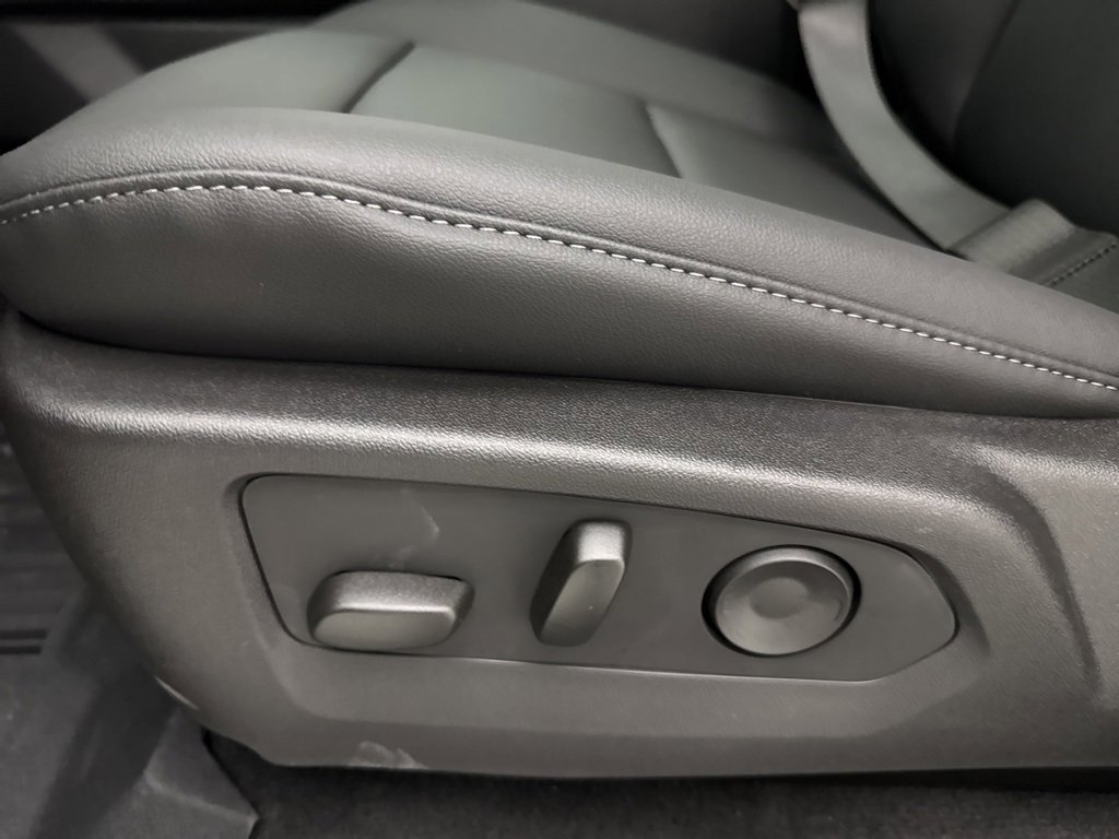 New 2025 GMC Canyon Elevation w/ Convenience Package image 17