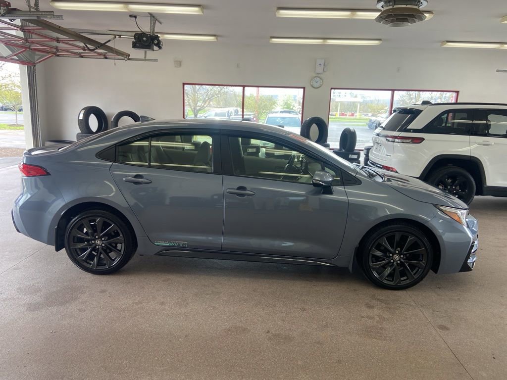 Used 2024 Toyota Corolla SE w/ SE Convenience Package FWD image 21