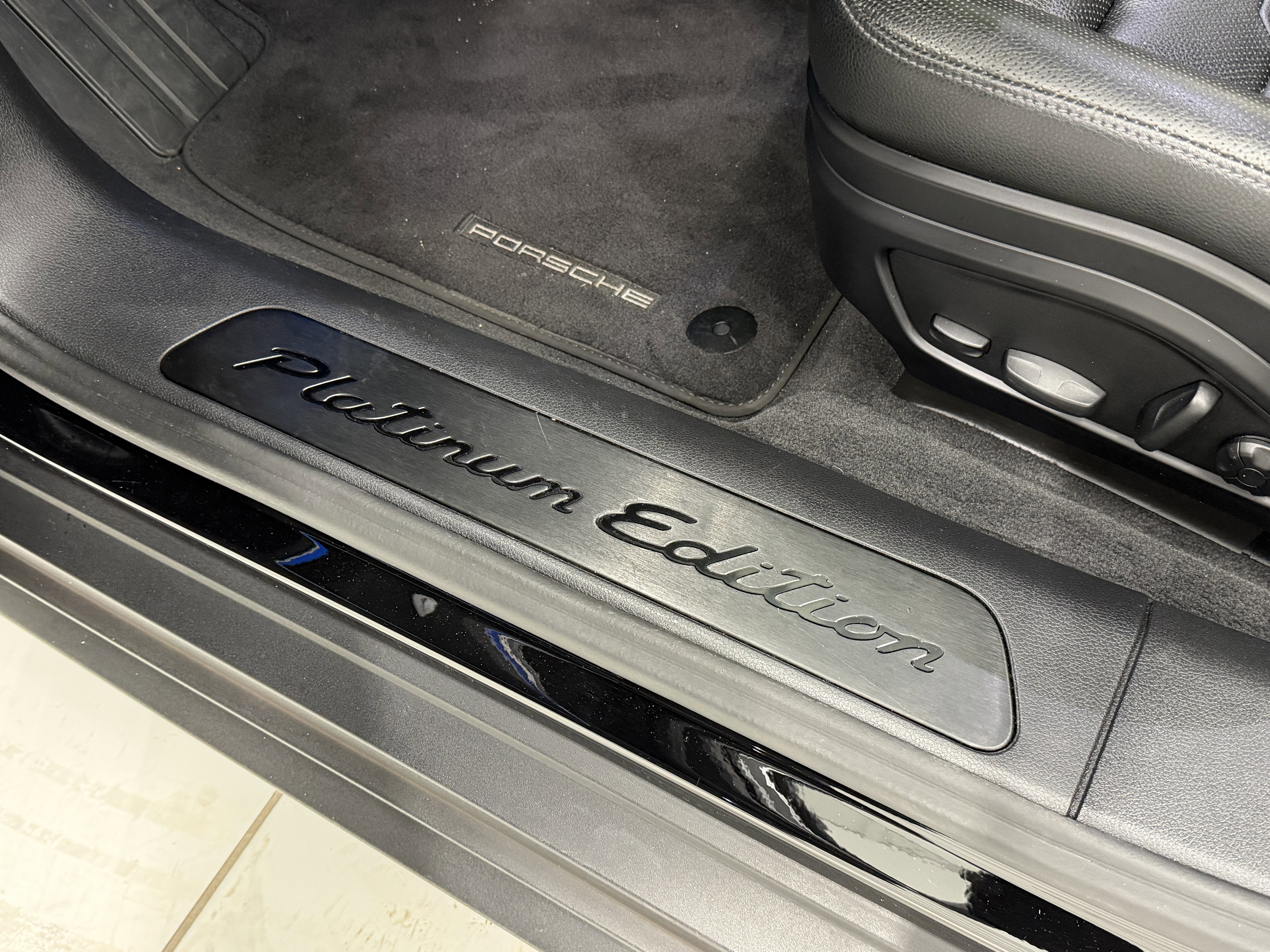 Certified 2022 Porsche Panamera 4 Platinum Edition image 30