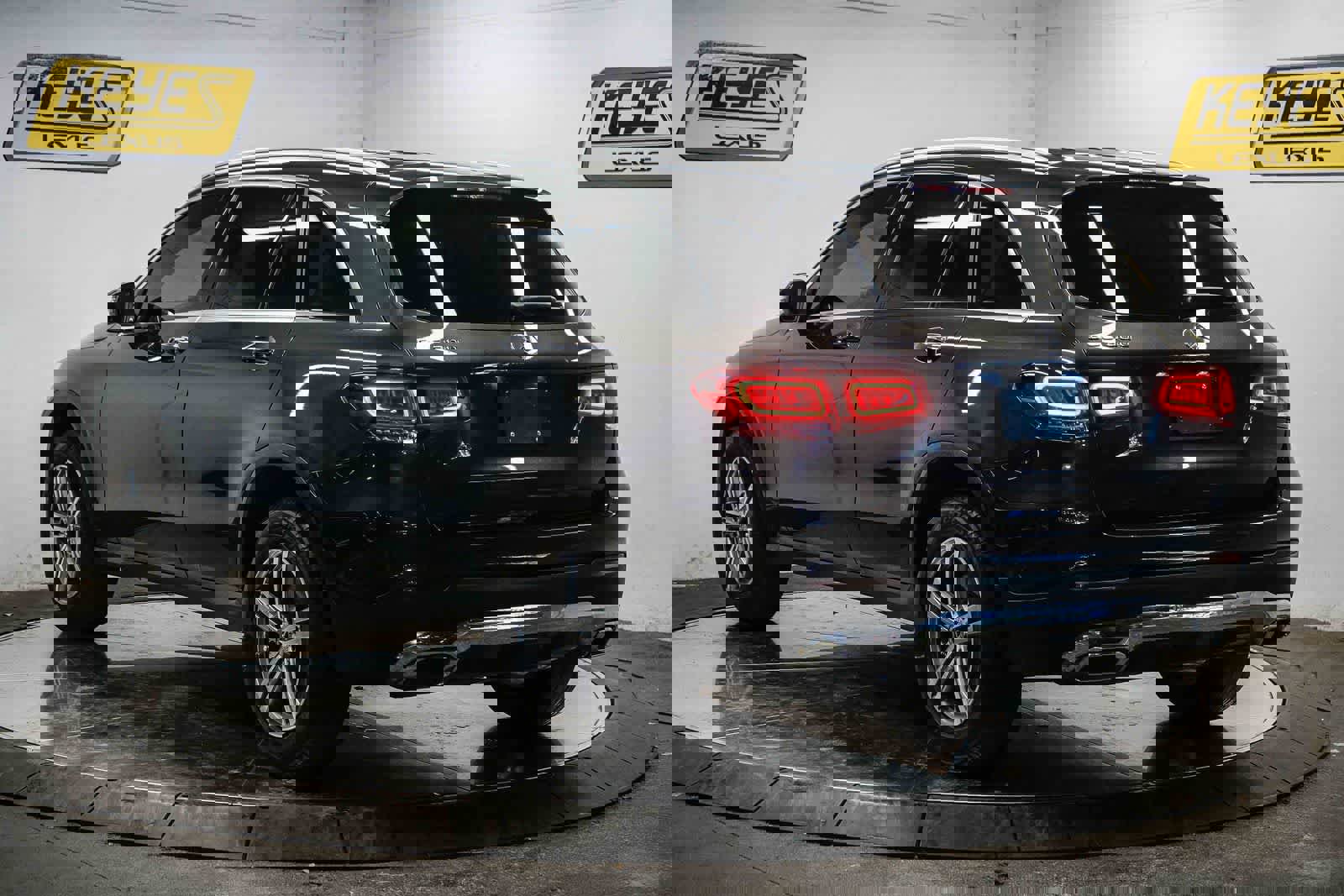 Used 2022 Mercedes-Benz GLC 300 image 2