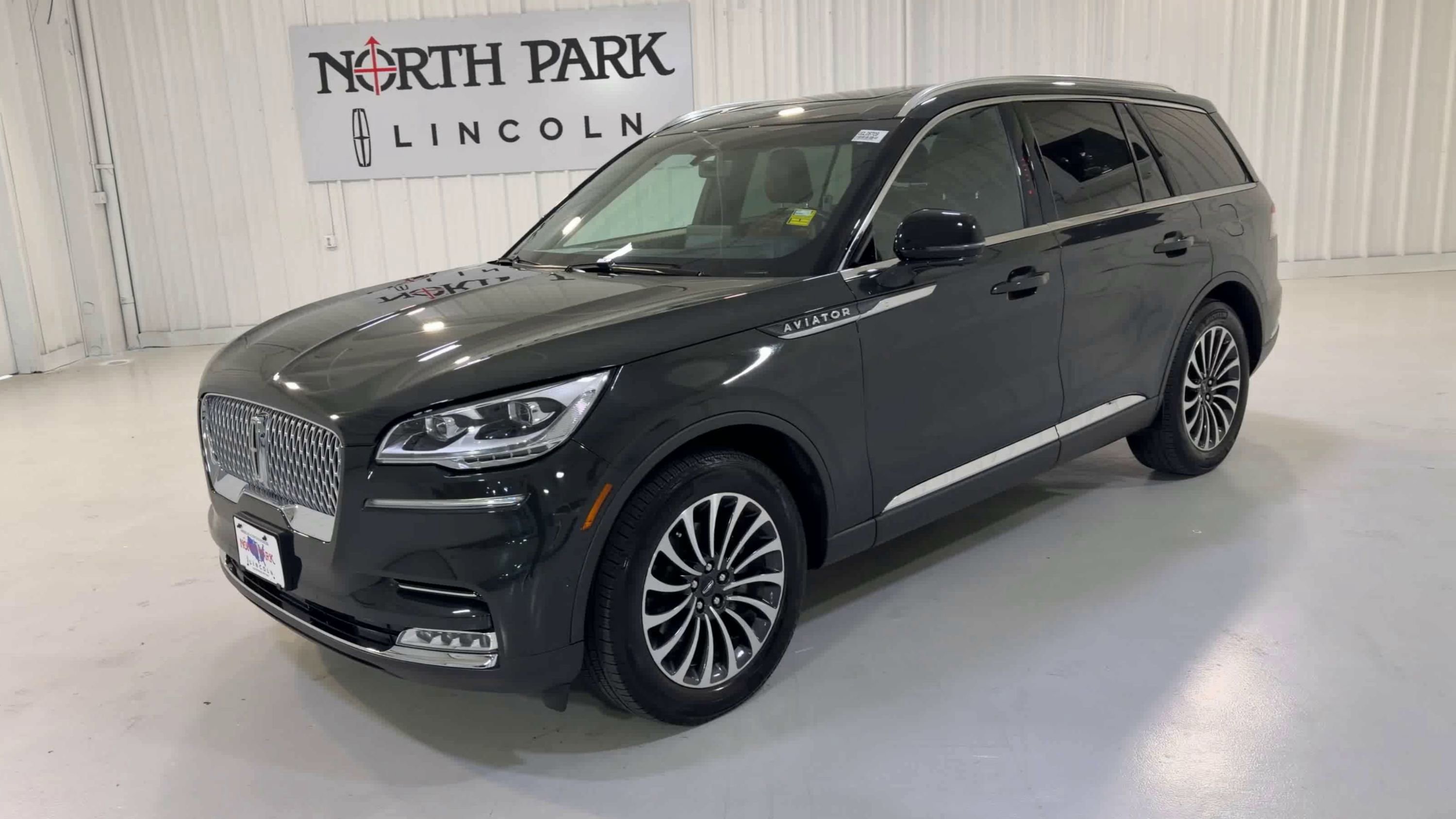 Used 2023 Lincoln Aviator Reserve w/ Equipment Group 201A RWD image 5