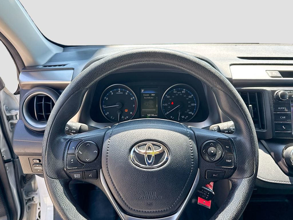 Used 2018 Toyota RAV4 LE image 13