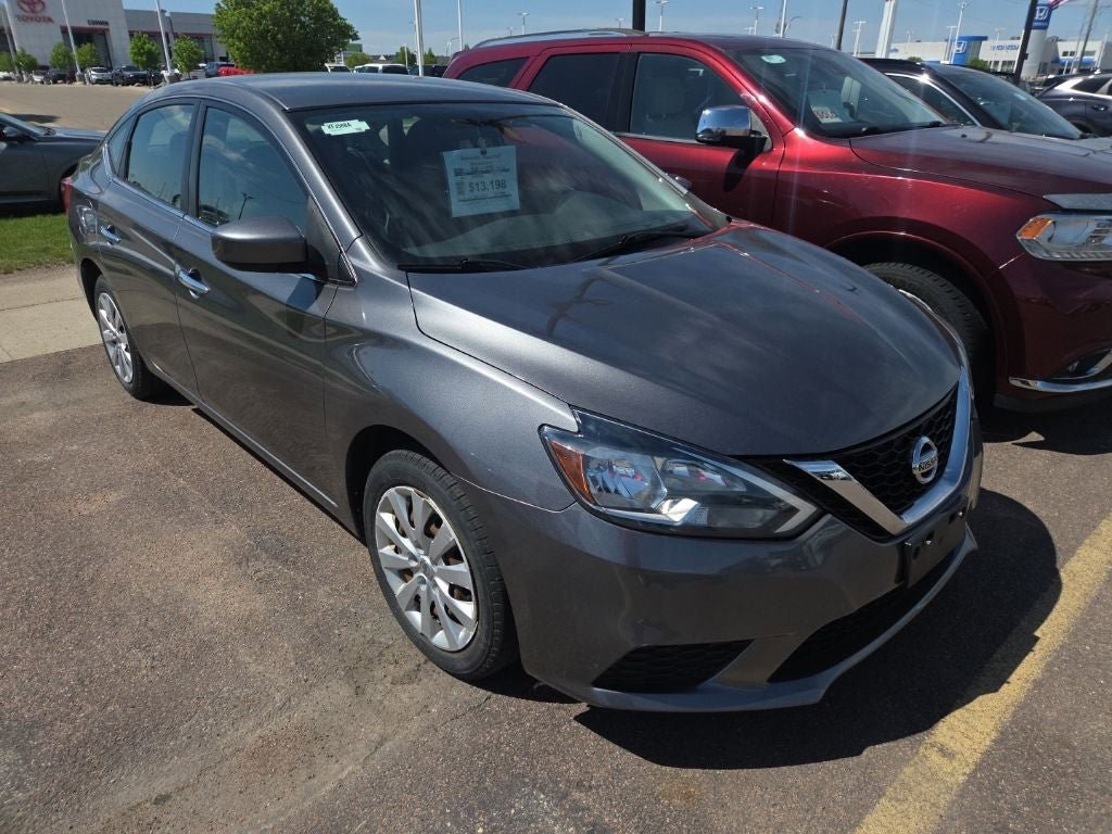 Used 2017 Nissan Sentra SV FWD image 1