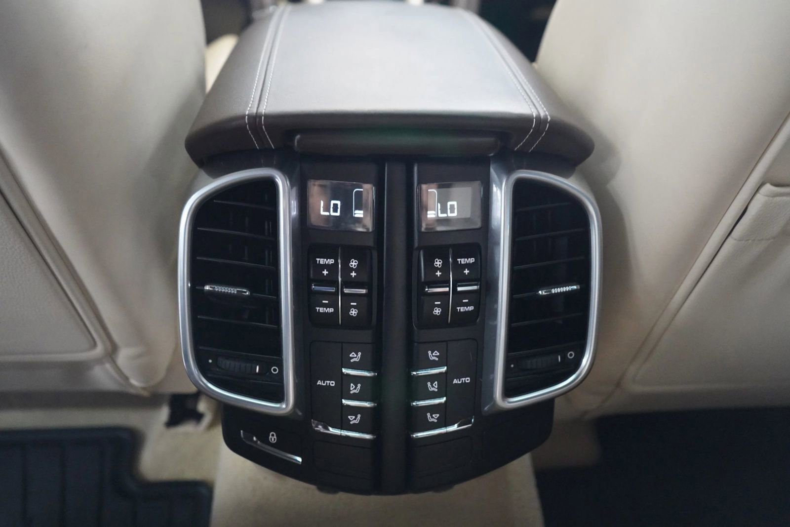 Used 2015 Porsche Cayenne S AWD/4WD image 15