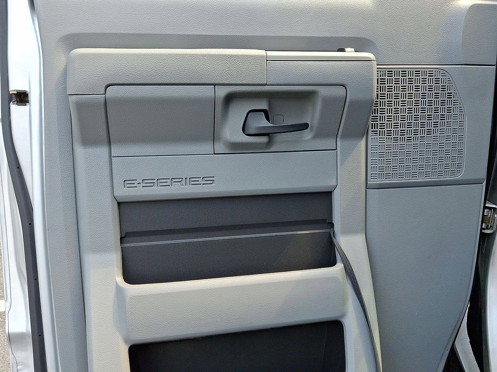 Used 2011 Ford E-350 and Econoline 350 XL w/ PWR Windows & Locks Group image 16