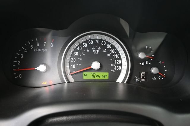 Used 2008 Hyundai Entourage GLS FWD image 25