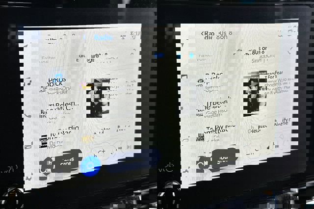 Used 2025 Toyota Sienna LE image 24