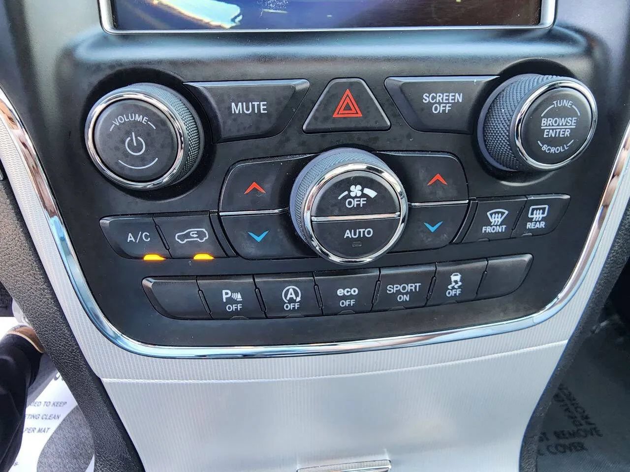 Used 2018 Jeep Grand Cherokee Limited AWD/4WD image 26
