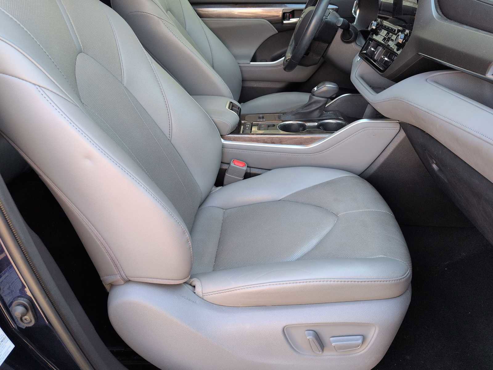 Used 2021 Toyota Highlander Limited image 24