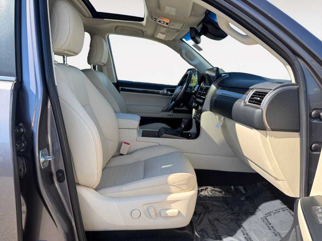 Used 2023 Lexus GX 460 Luxury w/ Sport Design Package AWD/4WD image 24