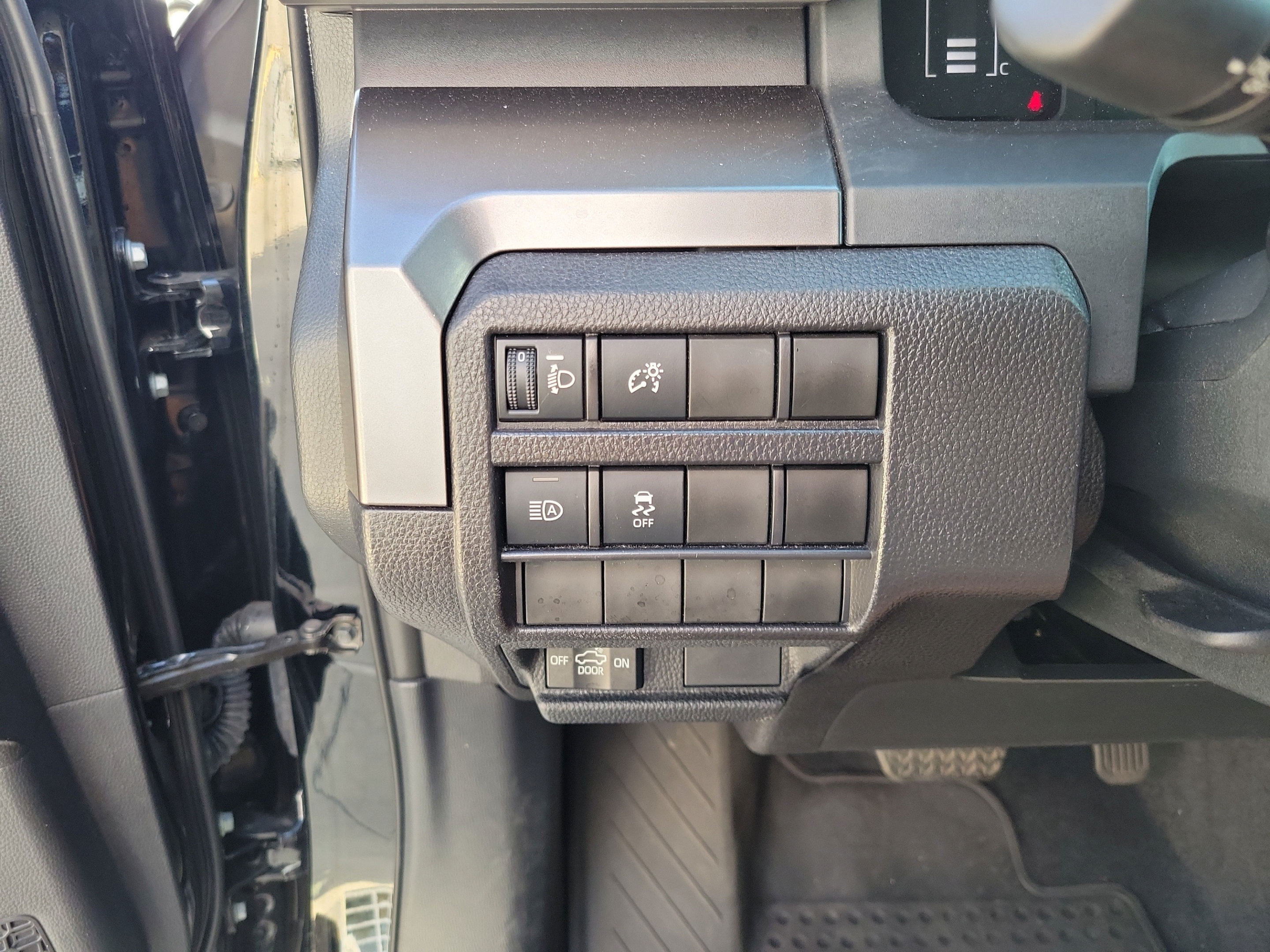 Certified 2025 Toyota Tacoma SR5 AWD/4WD image 12