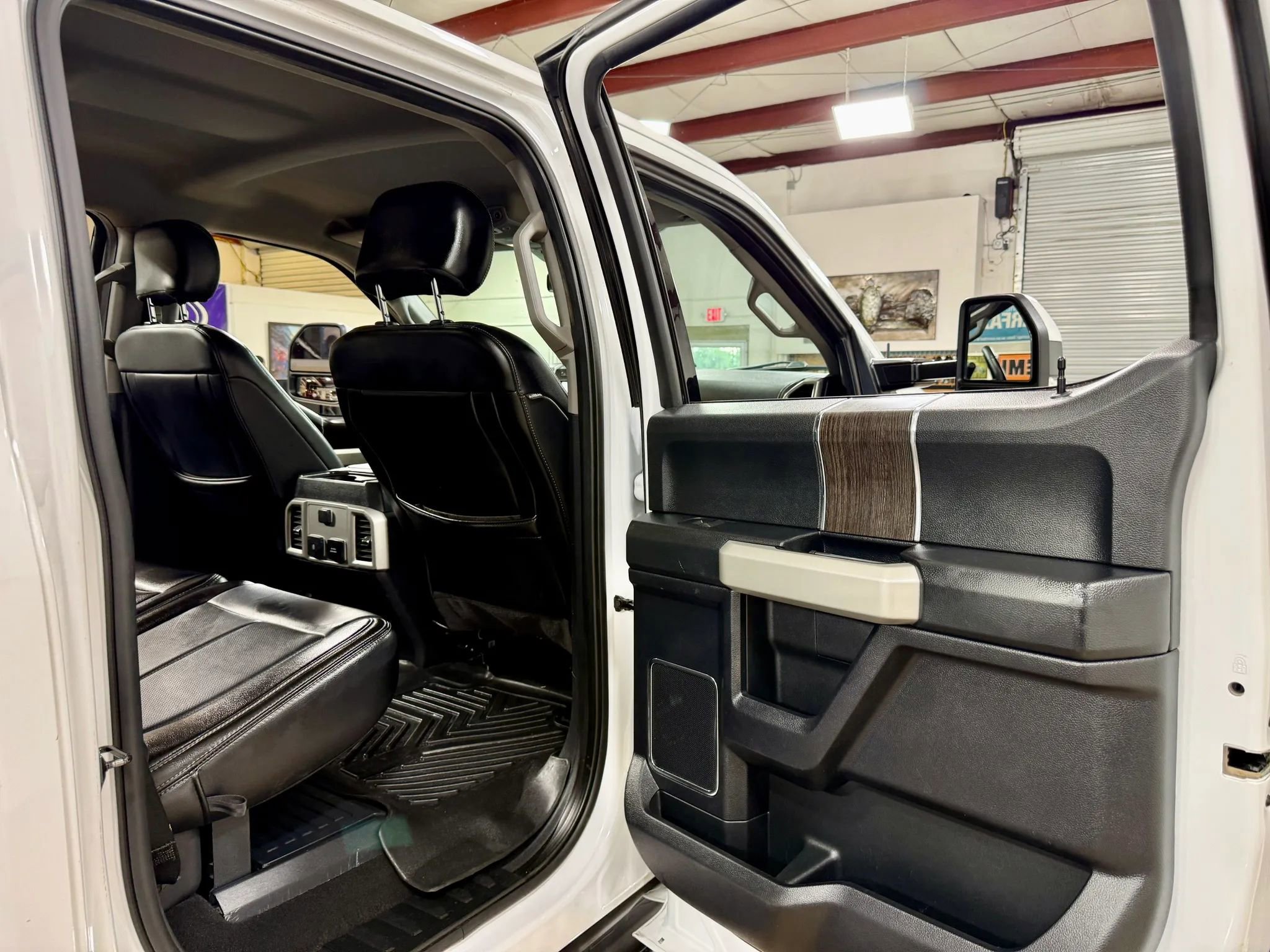 Used 2020 Ford F250 Lariat w/ Lariat Value Package AWD/4WD image 16