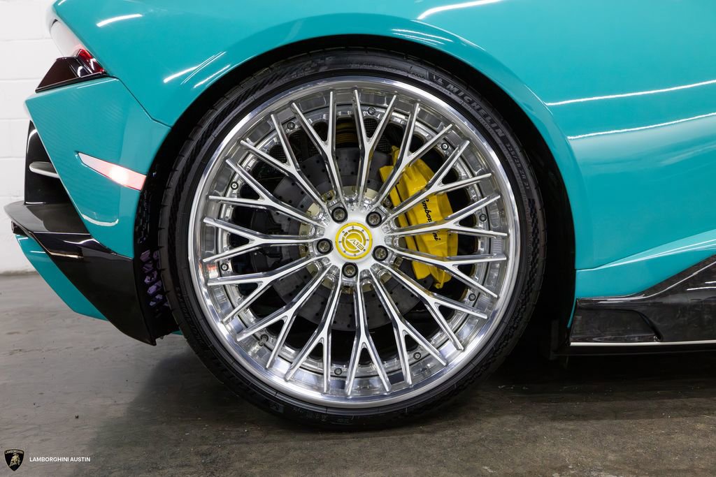 Used 2022 Lamborghini Huracan EVO RWD image 12