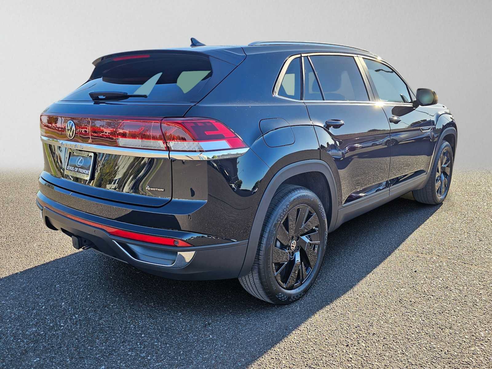 Used 2025 Volkswagen Atlas Cross Sport SE AWD/4WD image 3
