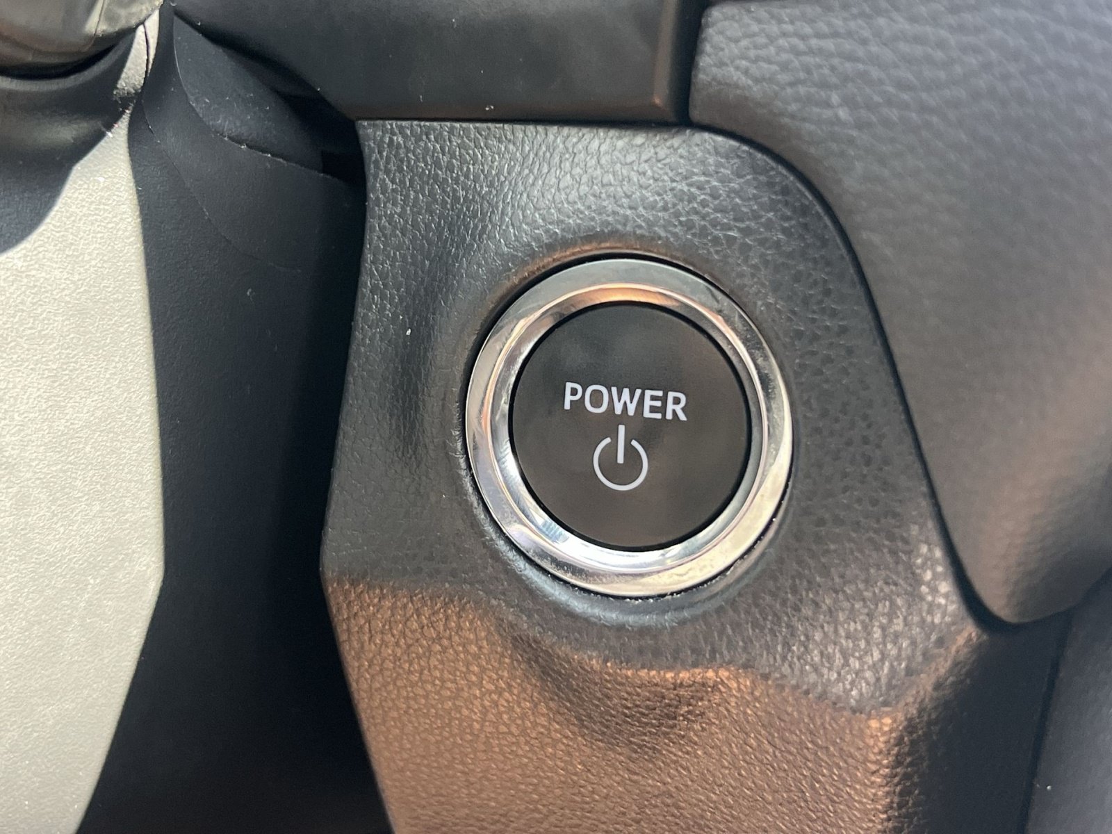 Used 2025 Toyota RAV4 XLE AWD/4WD image 28