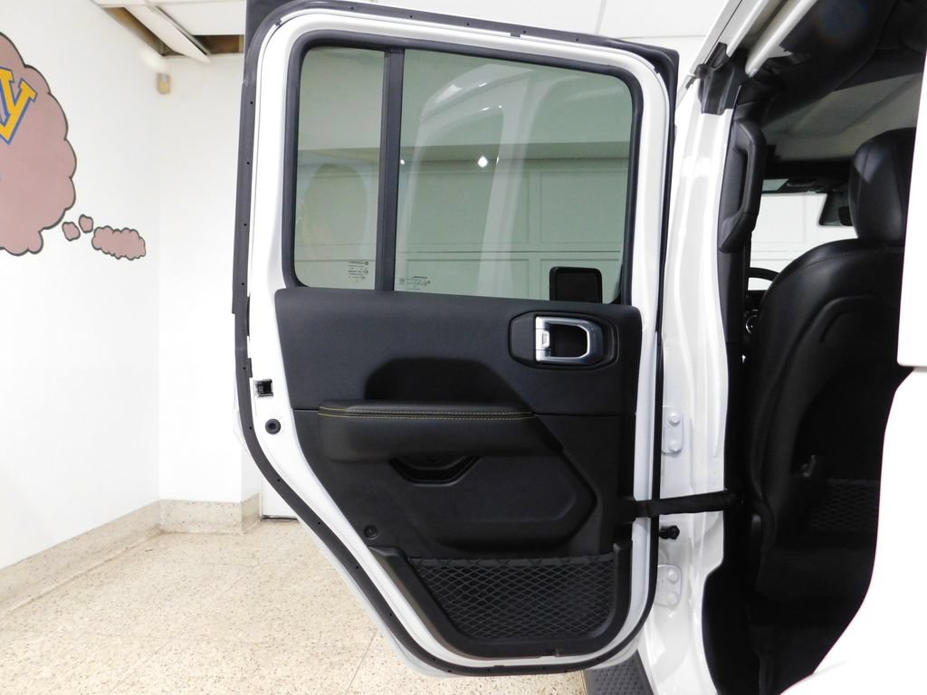 Used 2024 Jeep Wrangler Unlimited Sahara w/ Technology Group AWD/4WD image 61