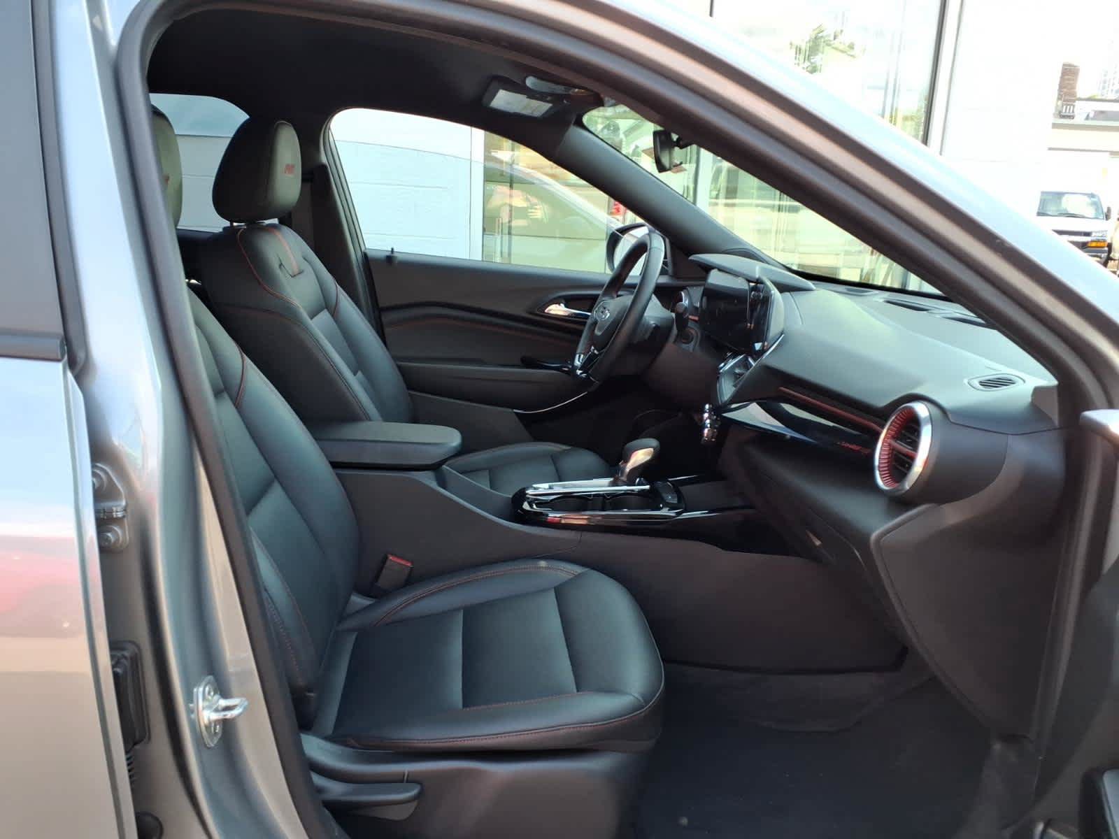 Certified 2024 Chevrolet Trax RS FWD image 21