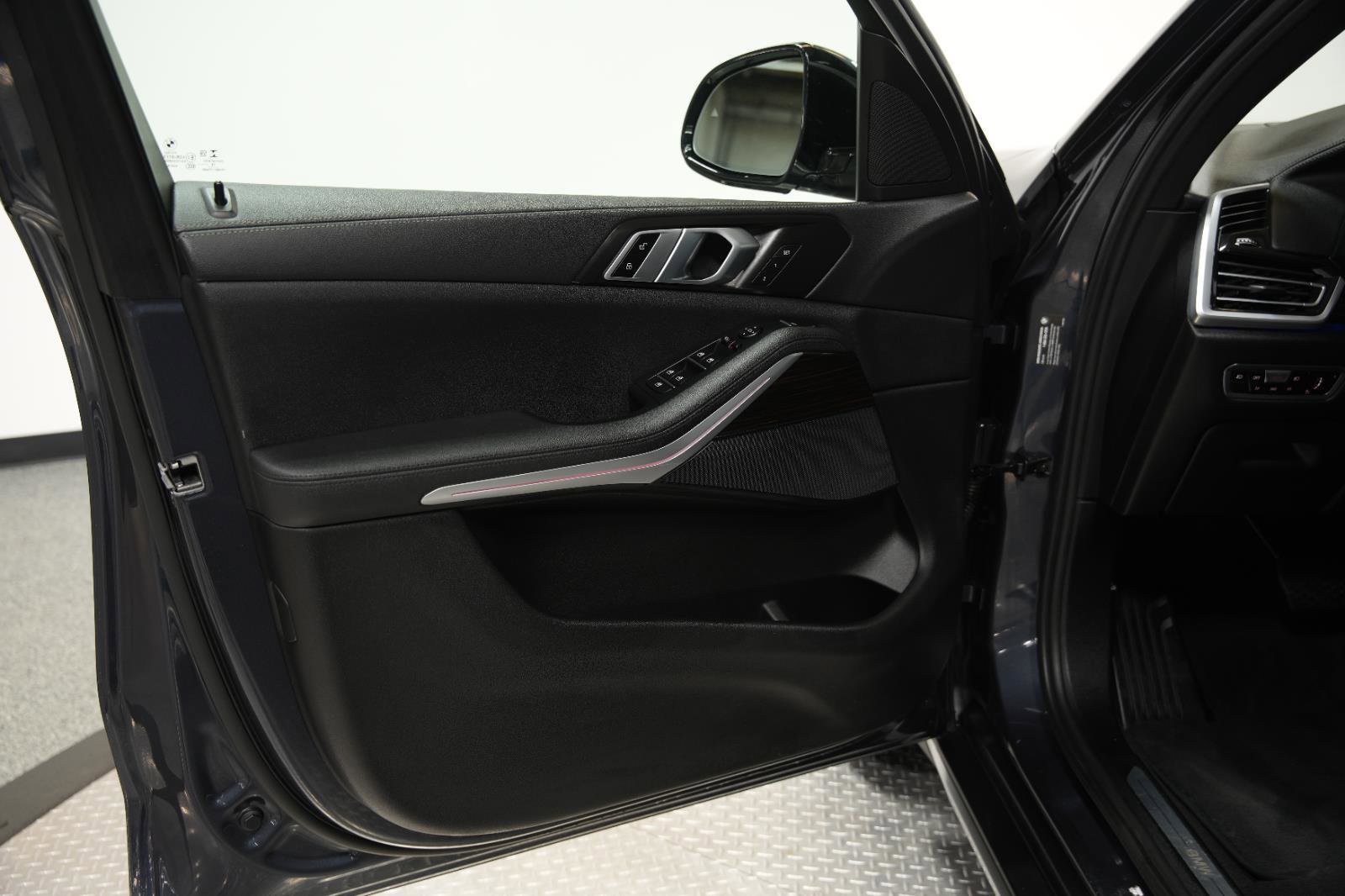 Used 2019 BMW X5 xDrive40i w/ Premium Package 2 image 28