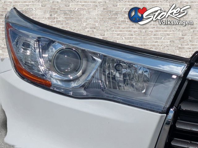 Used 2016 Toyota Highlander Limited w/ Driver Technology Package image 10