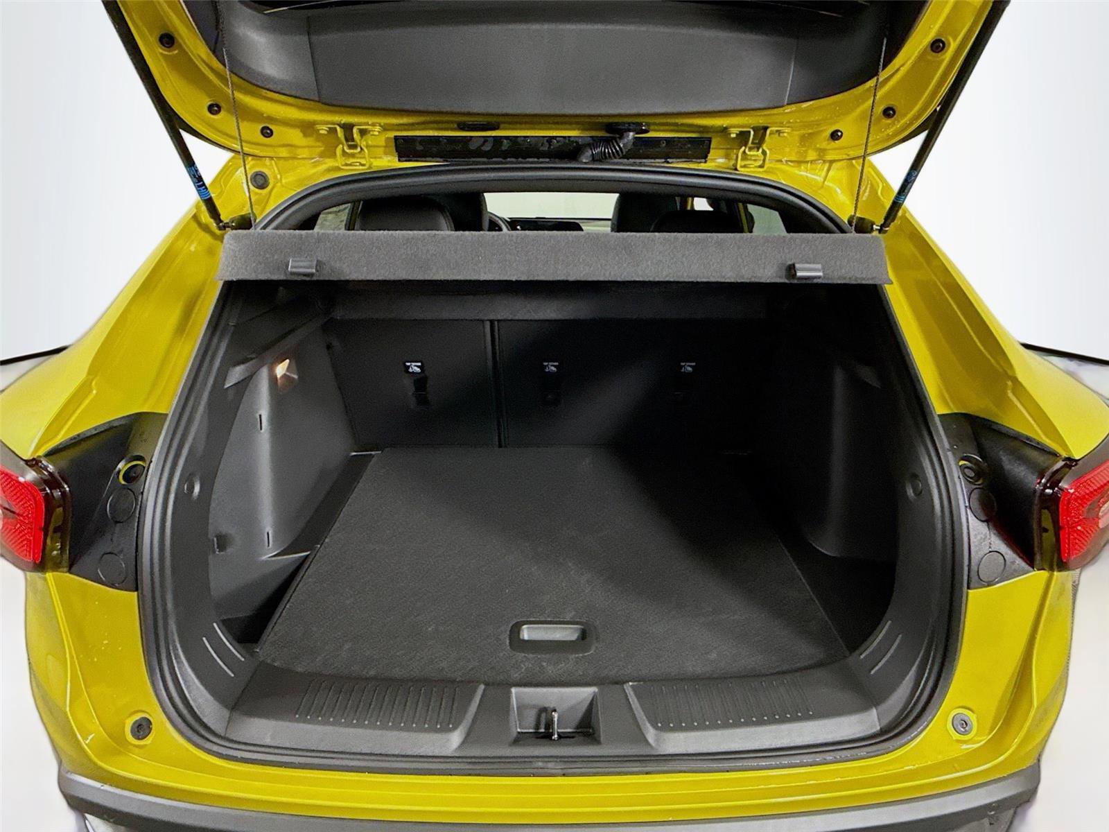 New 2025 Chevrolet Trax RS w/ Sunroof Package image 20