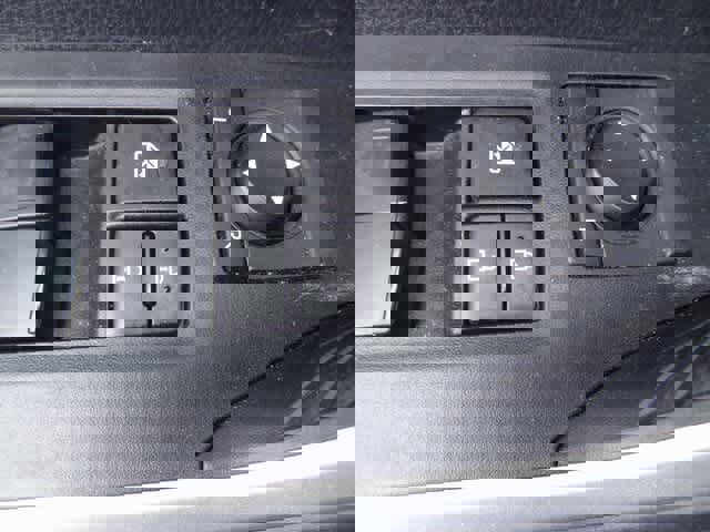 Used 2019 Toyota RAV4 LE image 11