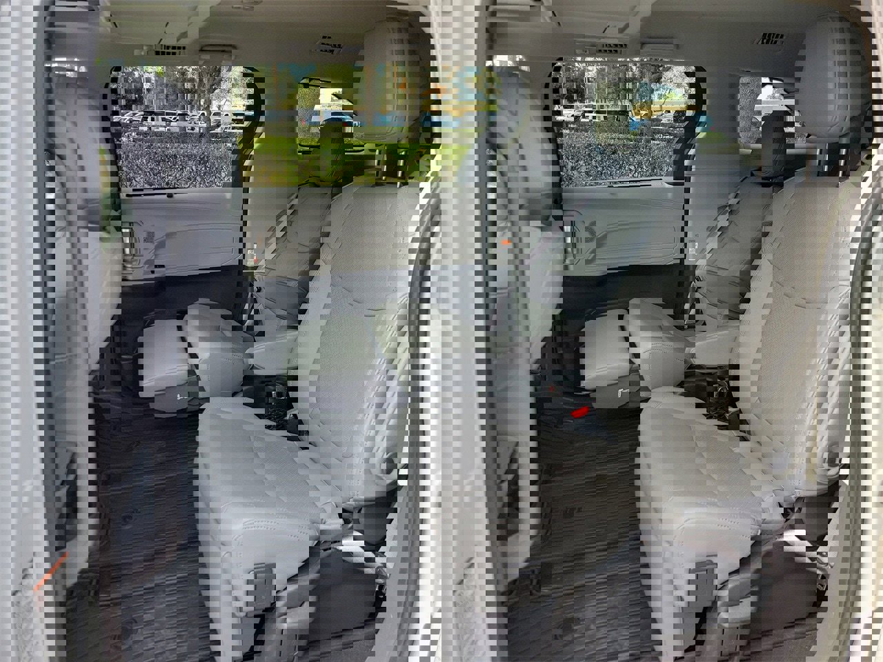 Used 2024 Toyota Sienna Limited image 11