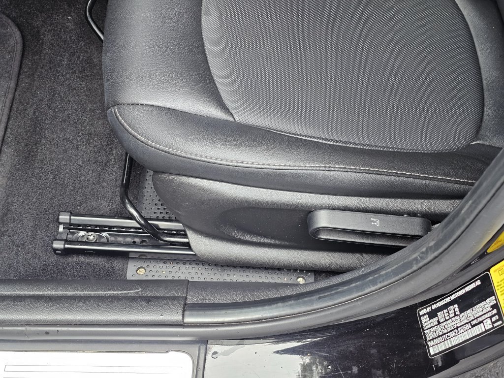 Used 2019 MINI Cooper 4-Door Hardtop w/ Signature Upholstery Package FWD image 18