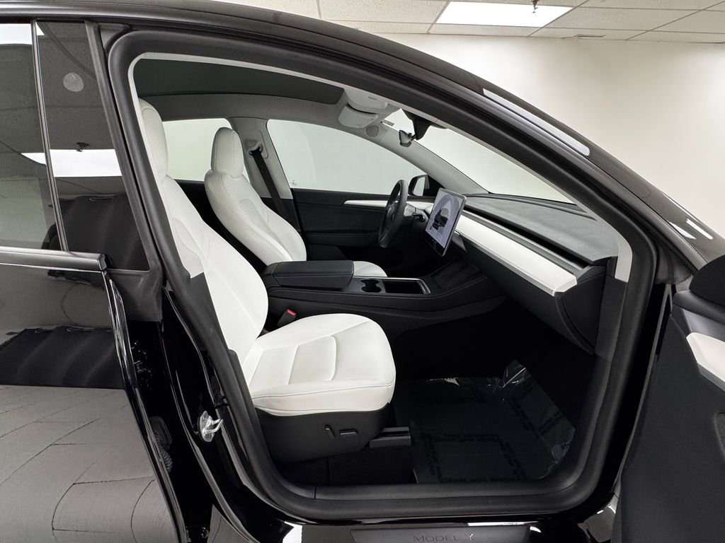Used 2024 Tesla Model Y Long Range image 14
