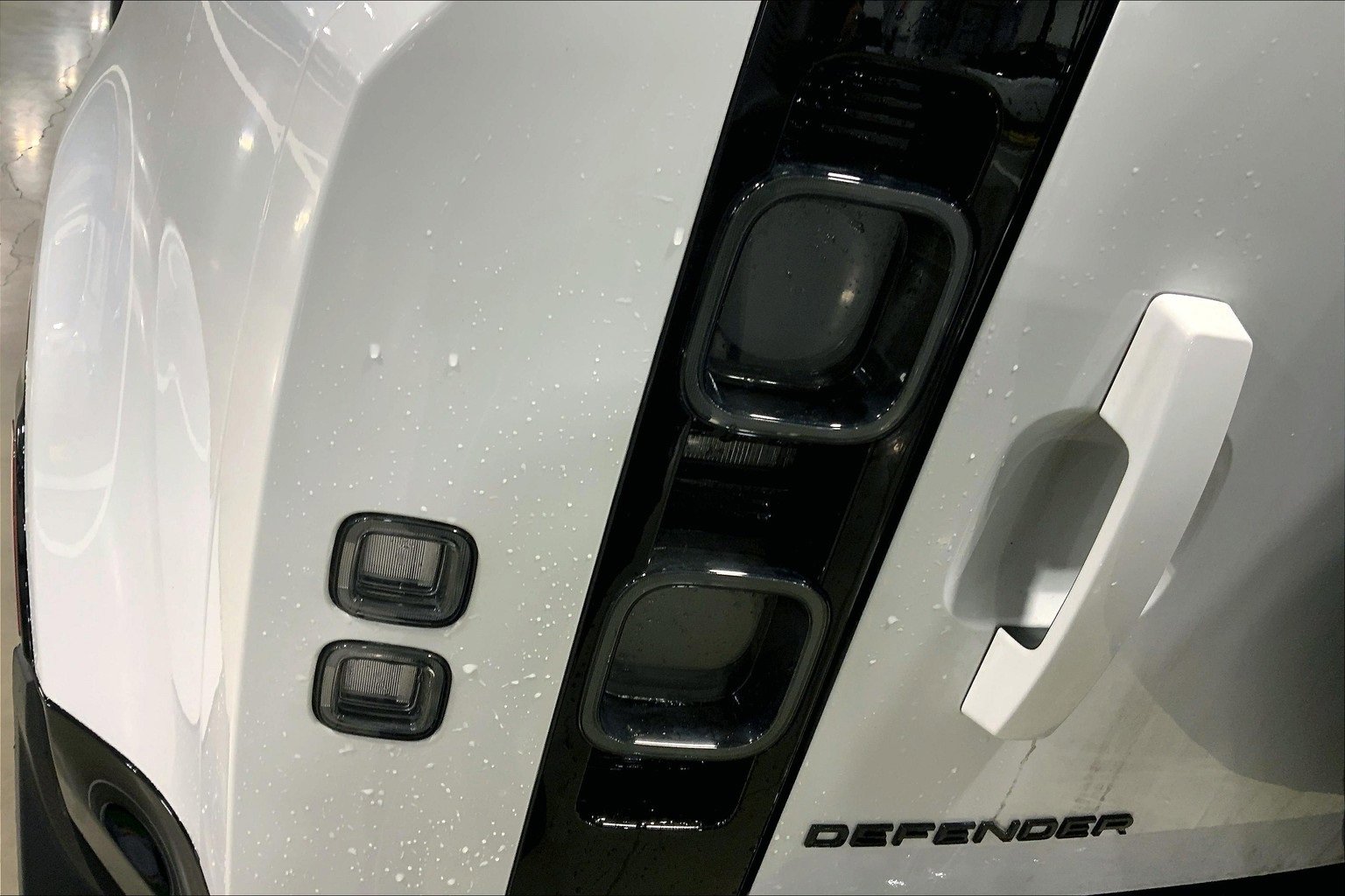 Used 2025 Land Rover Defender 90 V8 image 14