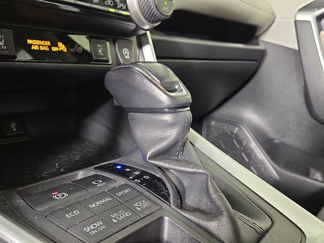 Used 2020 Toyota RAV4 XLE Premium image 21