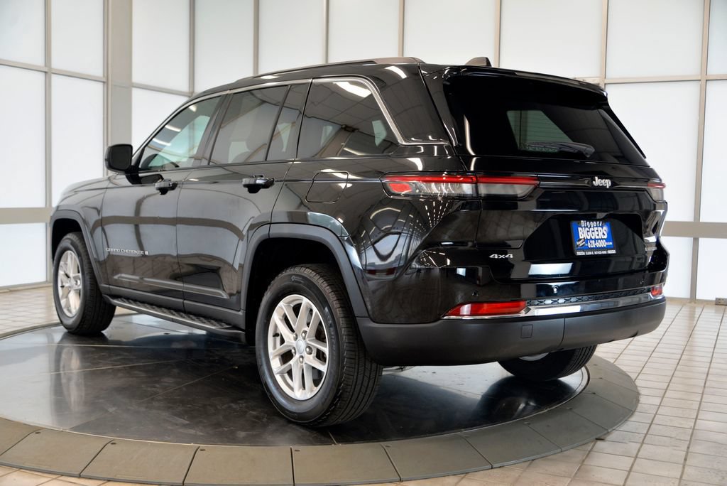 Used 2024 Jeep Grand Cherokee Laredo X AWD/4WD image 6