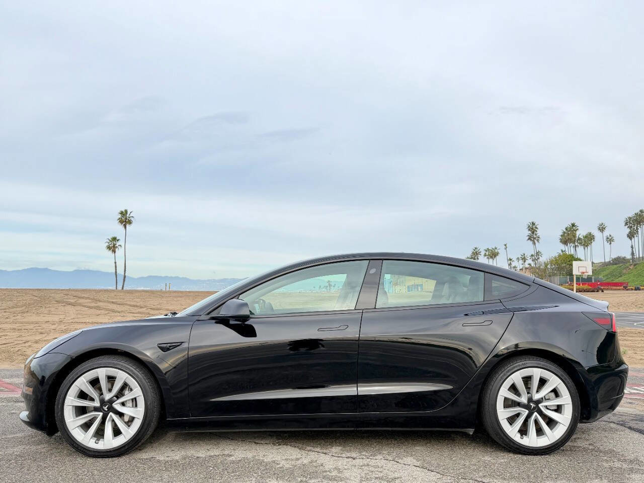 Used 2023 Tesla Model 3 Standard Range image 2