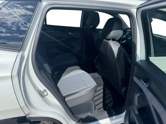 New 2026 Volkswagen Tiguan SE R-Line FWD image 13