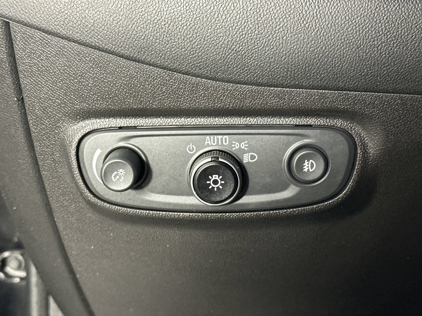 Used 2023 Chevrolet Equinox Premier FWD image 22
