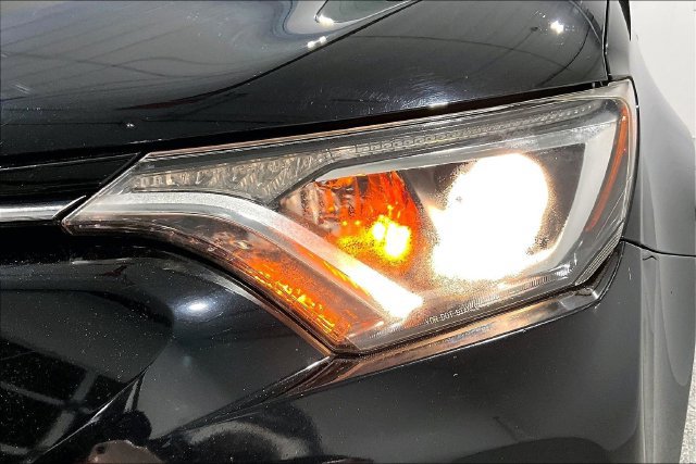 Used 2016 Toyota RAV4 XLE AWD/4WD image 38