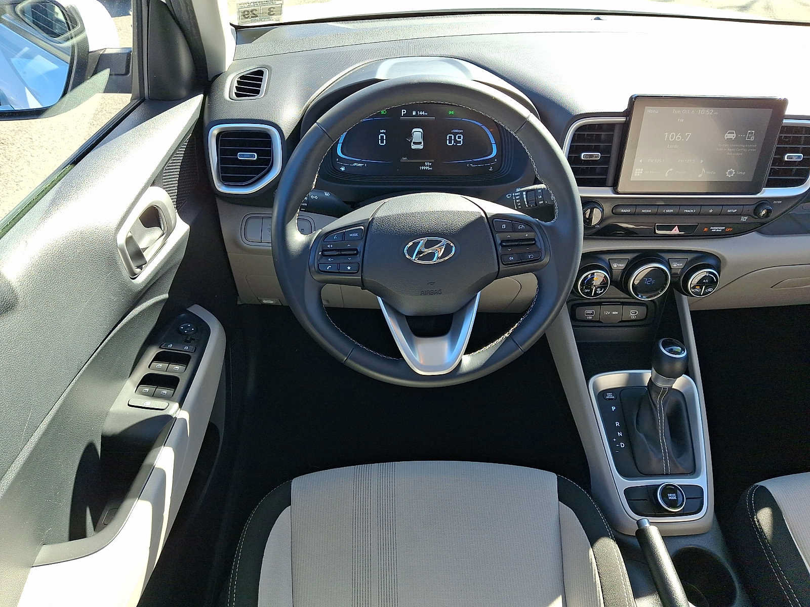 Used 2024 Hyundai Venue SEL FWD image 12
