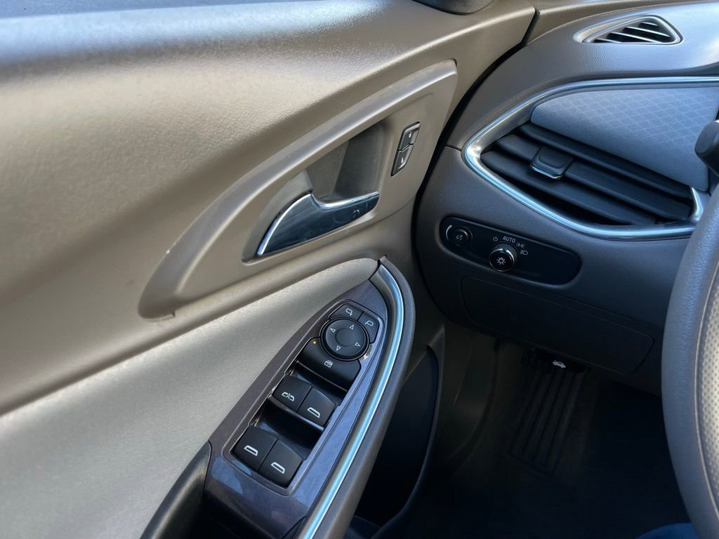 Used 2021 Chevrolet Malibu LT image 22