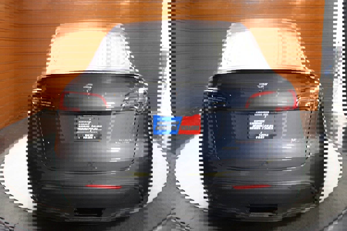 Used 2023 Tesla Model Y Performance image 7