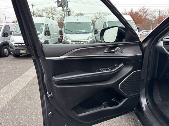 Used 2022 Jeep Grand Cherokee L Limited image 34