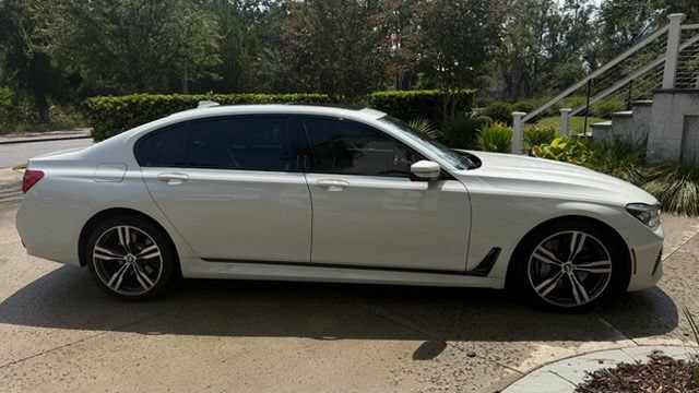 Used 2019 BMW 750i w/ Autobahn Package RWD image 2