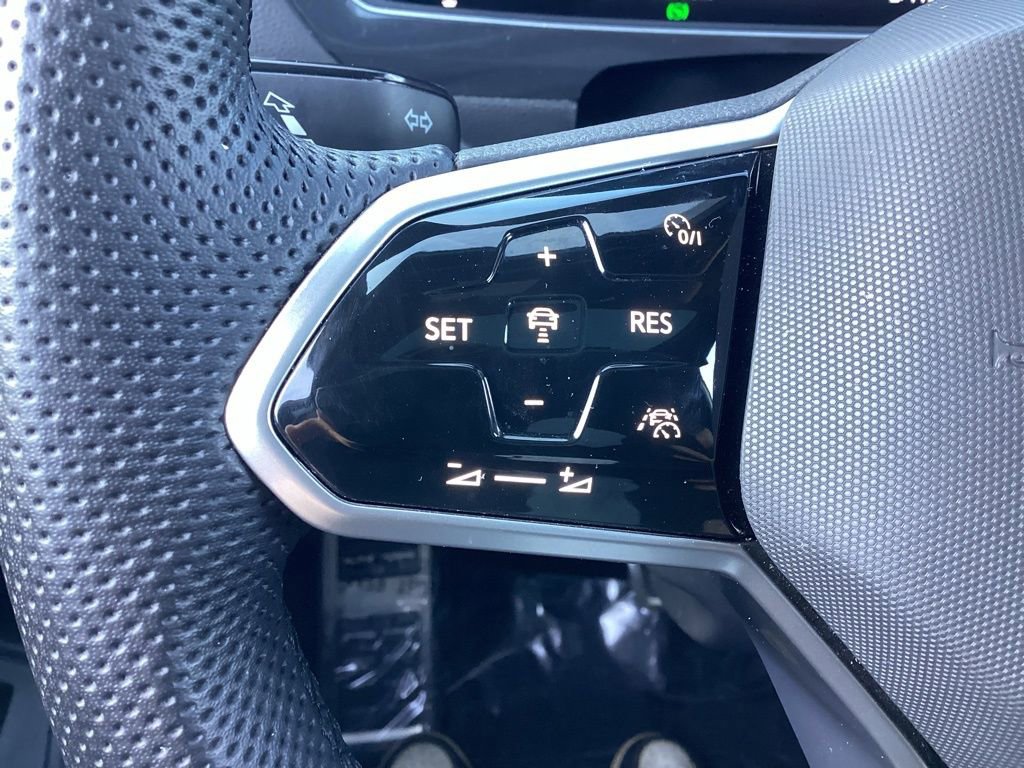 Used 2024 Volkswagen Tiguan SE R-Line image 19