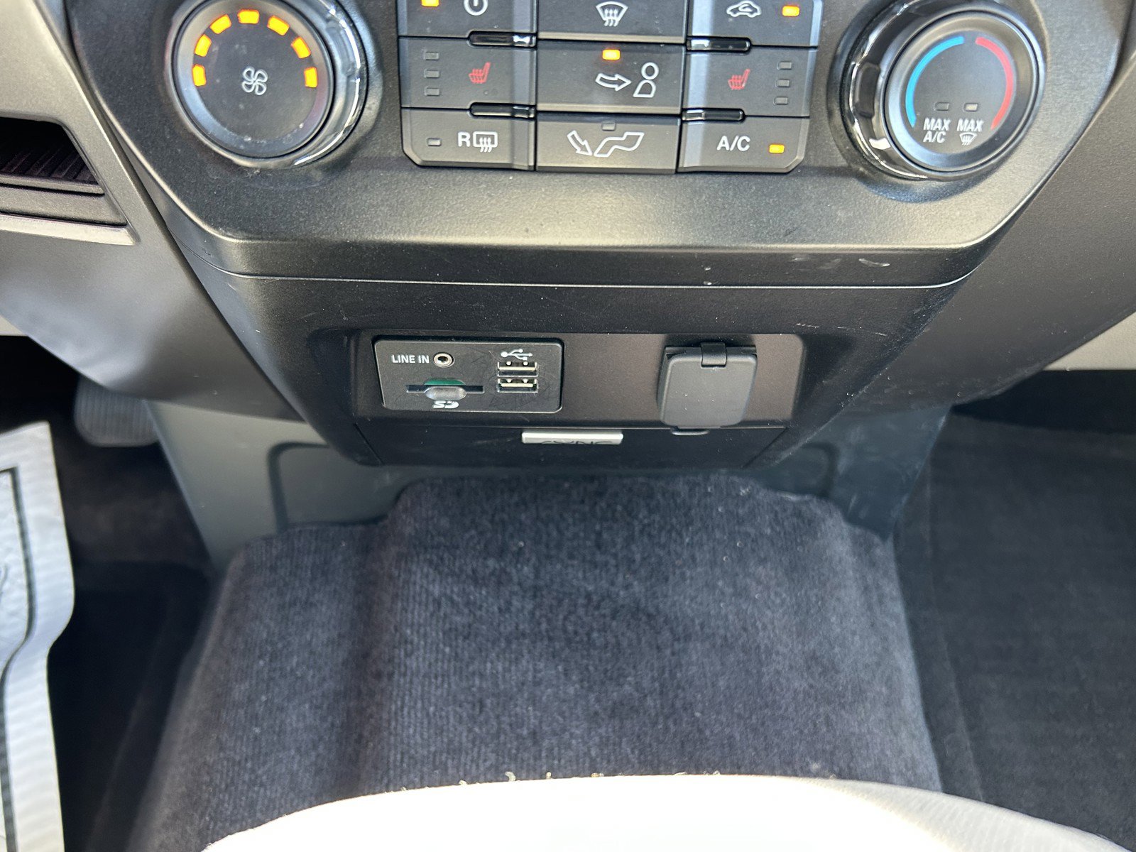 Used 2015 Ford F150 XLT w/ Equipment Group 302A Luxury image 32