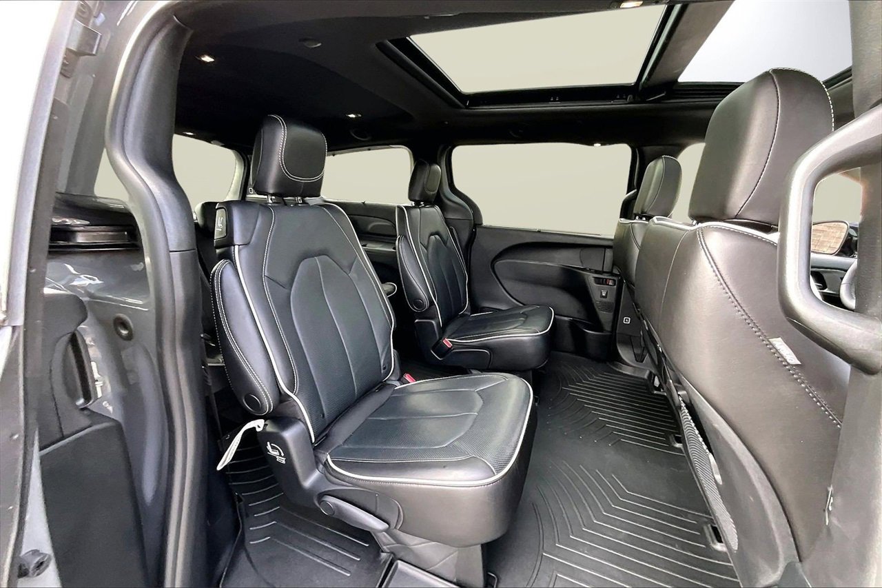 Used 2023 Chrysler Pacifica Limited w/ S Appearance Package image 24