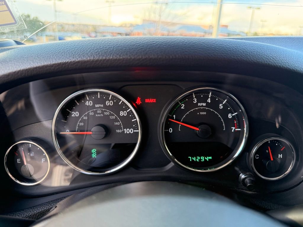 Used 2016 Jeep Wrangler Unlimited Rubicon w/ Connectivity Group image 15